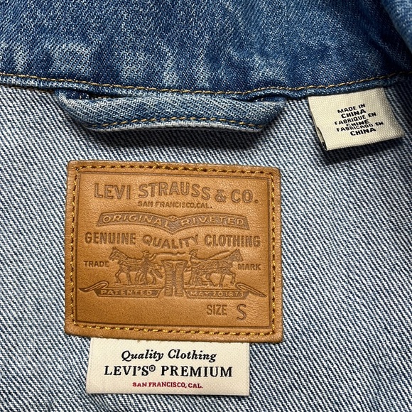 Levis X-long Trucker in Shorty denim jacket raw hem revolve - Picture 5 of 5